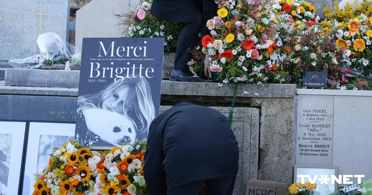 FOTO ⟩ Francijā notiek atvadas no Brižitas Bardo