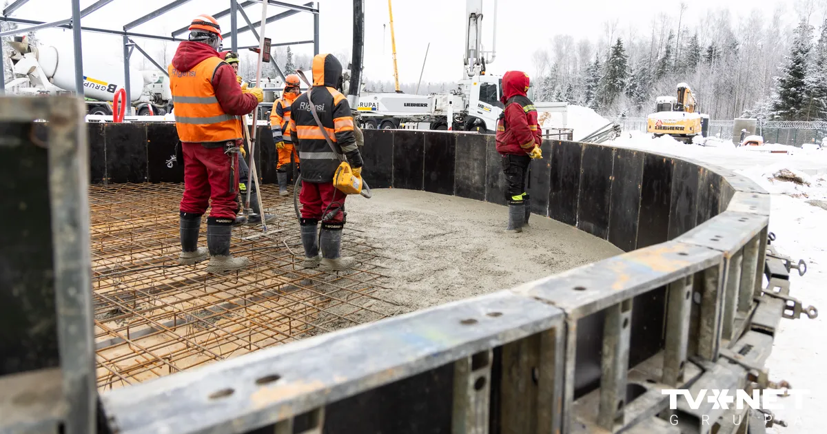 Iecavas pagasta mežos sākta militārās ražotnes būvniecība. Gadā plānots saražot ap 50 000 modulāro pulvera lādiņu