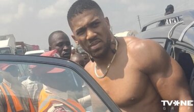 Britu boksa zvaigzne Džošua godina traģiskajā avārijā bojā gājušos trenerus