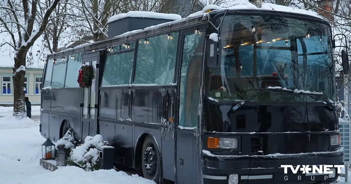VIDEO ⟩ Autobusā Latgalē ierīkota kafejnīca "Komēta"