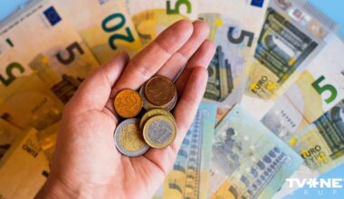 Zināms, cik liela bija vidējā vecuma pensija Latvijā pērnā gada izskaņā