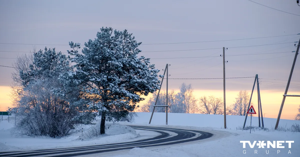 Vissliktākie braukšanas apstākļi svētdienas pusdienlaikā ir Kurzemes ziemeļu daļā