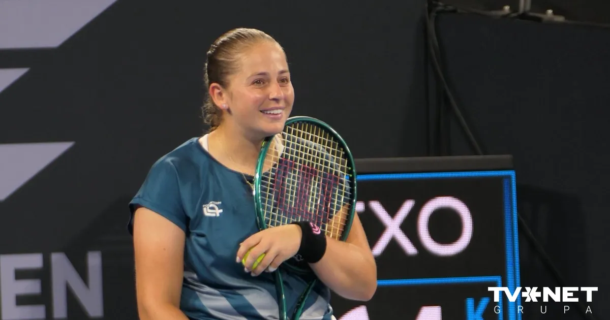 VIDEO ⟩ Putna "dāvana" uz brīdi aptur Ostapenko finālspēli