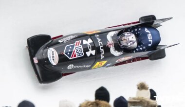 VIDEO ⟩ Biedējošs brauciens PK – trīs no četriem ASV bobslejistiem startā nespēj ielēkt kamanās