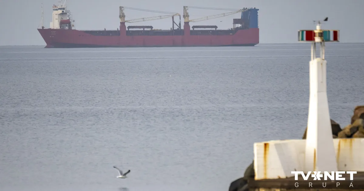 Kopš gada sākuma 15 ēnu flotes tankkuģi mainījuši karogu pret Krievijas karogu, apgalvo medijs