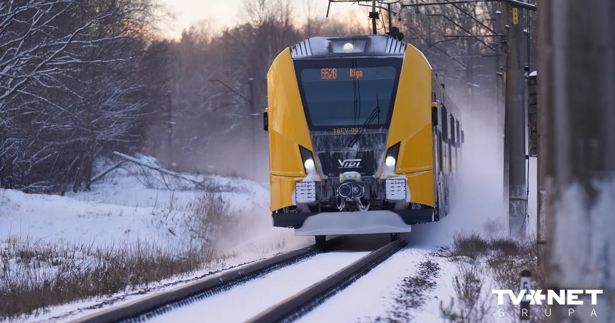 Pārceltās darba dienas dēļ vairākās dienās mainīsies vilcienu kustību grafiks