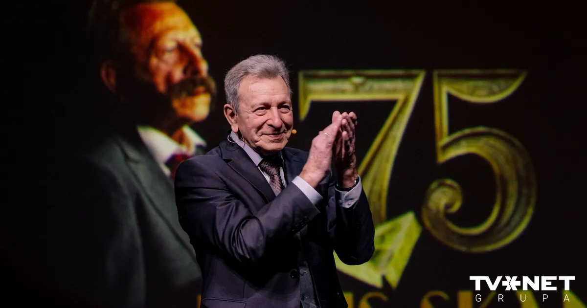 FOTO ⟩ Aktieris Jānis Skanis draugu un kolēģu lokā spilgti nosvinējis savu 75. dzimšanas dienu