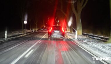 Sniega un apledojuma dēļ apgrūtināti braukšanas apstākļi