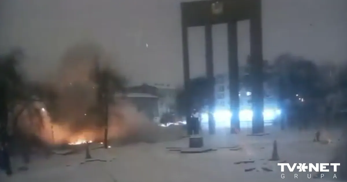 VIDEO ⟩ Ļvivā drons trāpa bērnu rotaļlaukumā