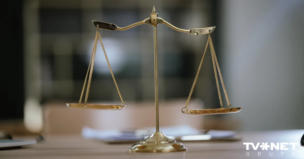 No zvērinātu advokātu rindām izslēgta vēl viena advokāte