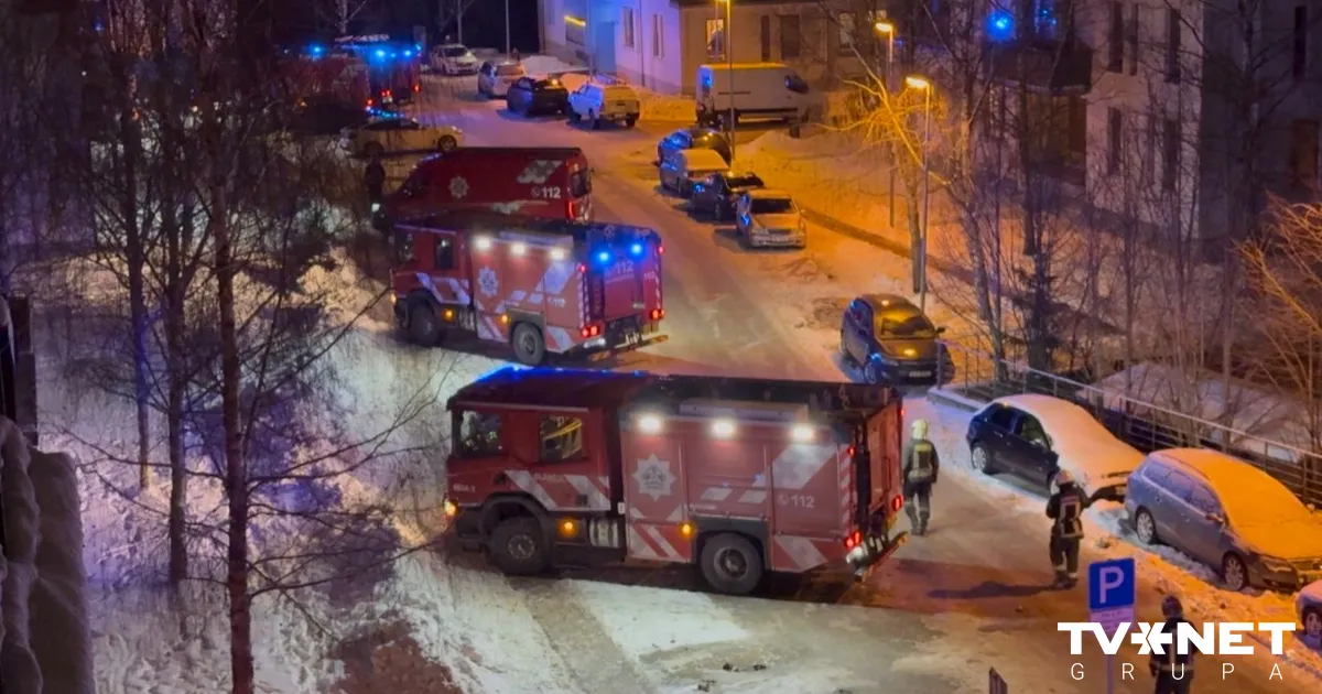 FOTO UN VIDEO ⟩ Traģēdija Ķekavas pagastā. Dzīvojamās mājas ugunsgrēkā gājuši bojā divi bērni un vairāki cilvēki cietuši