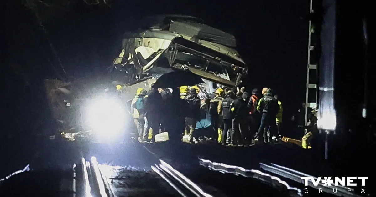 Vilciena avārijā Katalonijā bojā gājis mašīnists un ievainoti desmitiem pasažieru