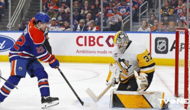 Šilovs atvaira 30 metienus; "Penguins" gūst trīs vārtus 37 sekundēs