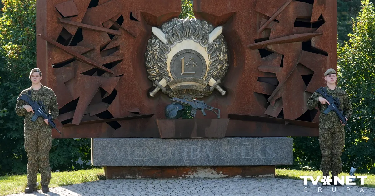 Pēc Trampa apgalvojumiem amatpersonas atgādina par kritušajiem latviešu karavīriem Afganistānā