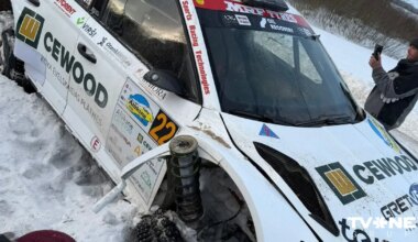 FOTO ⟩ Seska ekipāža Alūksnes rallijā izstājas avārijas dēļ