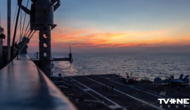 Tuvajos Austrumos ieradies ASV aviācijas bāzes kuģis