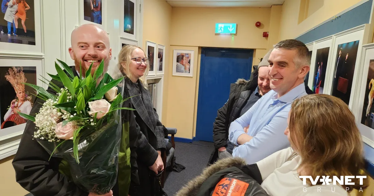 VIDEO ⟩ Īrijas teātris “Sliedes” ar plašu vērienu atzīmē savu piecu gadu jubileju