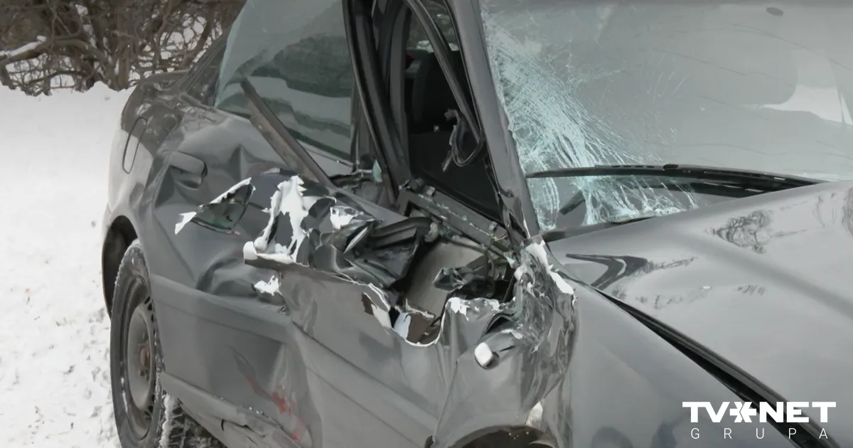 VIDEO ⟩ 77 gadus vecais "Audi" šoferis pozitīvi noskaņots pēc sadursmes ar VUGD transportlīdzekli Jelgavā