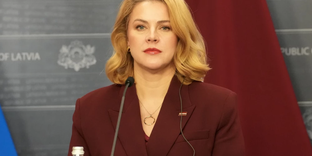 Jaungada uzrunā premjere Siliņa mudina iedzīvotājus izaicināt pašiem sevi un tiekties uz izcilību