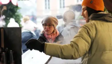No šodienas Latvijas iedzīvotāji kļūs par pāris eiro bagātāki - Jauns.lv