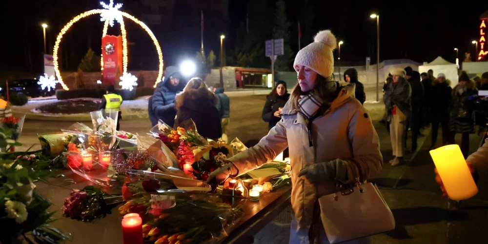 Aculiecinieki stāsta, kāds bija iemesls, kāpēc Šveices kūrortā izcēlās ugunsgrēks