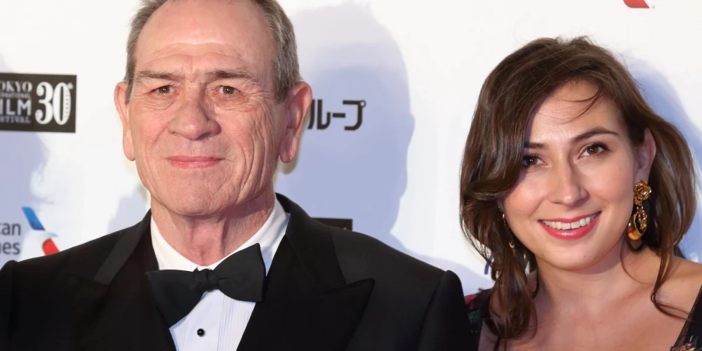 Traģiski mirusi aktiera Tomija Lī Džonsa meita - Jauns.lv