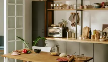 Atvērtie plaukti mūsdienu virtuvēs - vecmodīgi vai joprojām aktuāli?