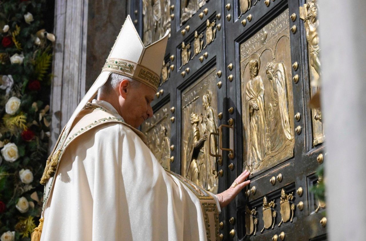 Pāvests aizver Sv. Pētera bazilikas Svētās durvis – Cerības jubileja ir noslēgusies