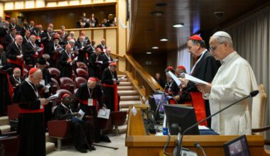 Pāvests Leons XIV atklāj kardinālu Konsistoriju