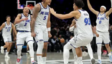 Divās NBA spēlēs uzvarētāju noskaidro ar pēdējo metienu, Gildžess-Aleksandrs paglābj čempionus no vēl viena zaudējuma