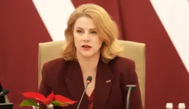 Koalīcijas partijas neredz pamatu Siliņas demisijas pieprasījumam par krievu valodu sabiedriskajā medijā