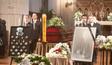 Rīgas Domā ļaudis atvadās no Vairas Vīķes-Freibergas vīra Imanta Freiberga