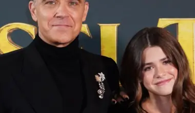 Robijs Viljamss uztraucas, ka nejauki cilvēki sāpinās viņa vecāko meitu. Viņa pārāk līdzinās tēvam