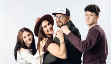 Šovam "Ģimene burkā" pievienojas jauni dalībnieki, viņu vidū arī mūziķis Lauris Valters. Bet vairs neredzēsim Uģi Kuģi...