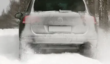 Mitrais sāls kļūst mazāk efektīvs: "Latvijas valsts ceļi" izplata brīdinājumu autovadītājiem visā Latvijā - Jauns.lv