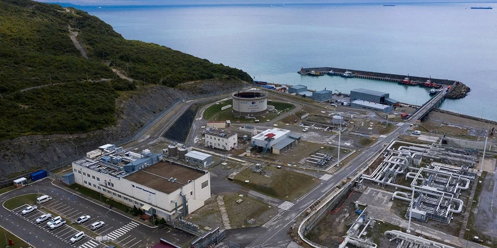 Melnajā jūrā netālu no Krievijas naftas termināļa notikuši uzbrukumi četriem tankkuģiem