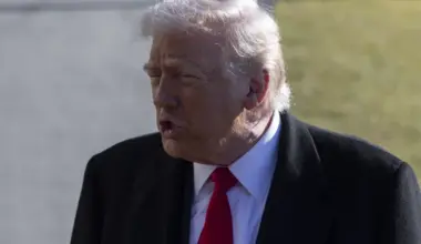 Tramps brīdina par "ļoti stipru rīcību", ja Irāna pakārtu demonstrantus - Jauns.lv