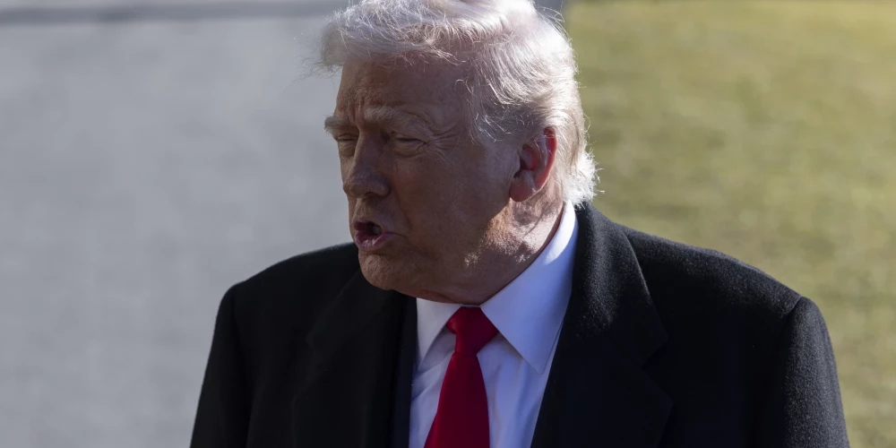 Tramps brīdina par "ļoti stipru rīcību", ja Irāna pakārtu demonstrantus - Jauns.lv