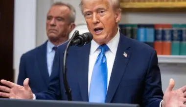 ASV veselības ministrs Kenedijs brīnās, kā Tramps vēl ir dzīvs