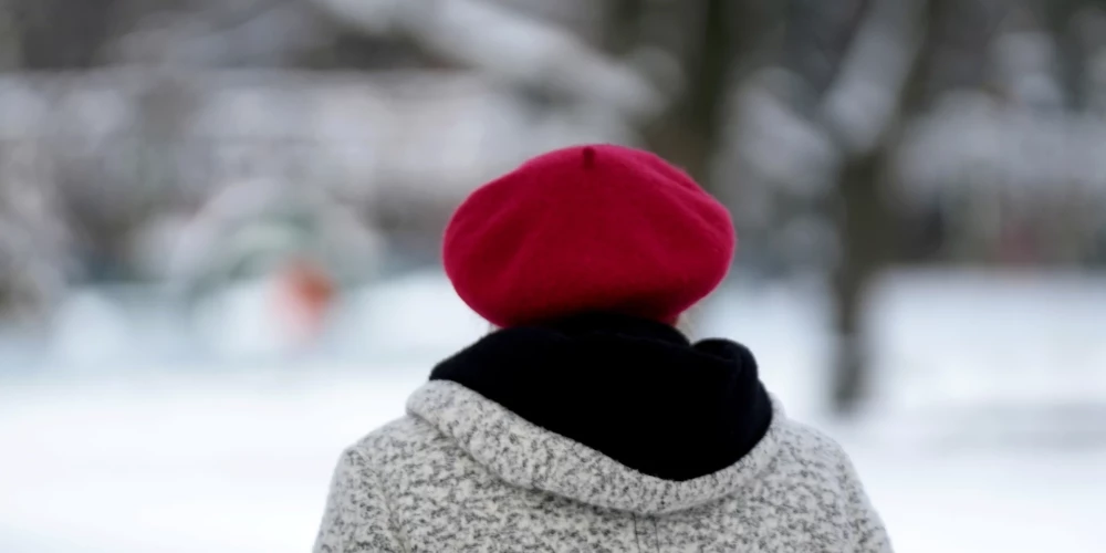 Pensionāre Daugavpilī "iznes cauri" krāpniekus un palīdz notvert naudas kurjeru