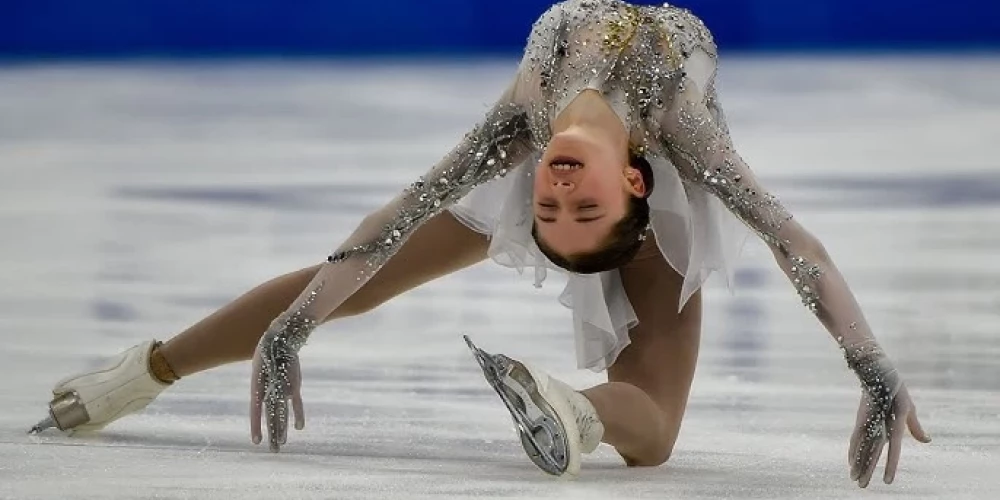 Latvijas sportiste Nikola Fomčenkova Eiropas čempionātā daiļslidošanā aizvadījusi īso programmu