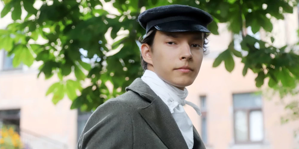 Jaunais latviešu šuvējs Alisters iekaro Eiropu! Vācu mediju sajūsmina viņa unikālais stils