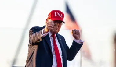 Trampa uzvedība uz skatuves izraisījusi pirmās lēdijas dusmas - vai Melānija patiešām nevar paciest to? - Jauns.lv