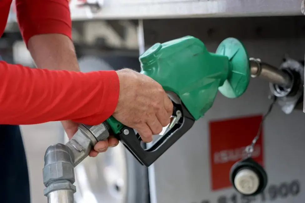 Rīgā degvielas cenas stabilas, kamēr Tallinā un Viļņā tās pieaugušas