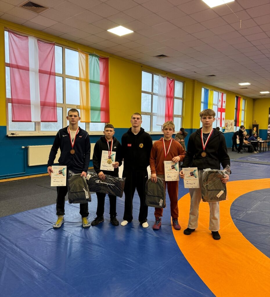 Sacensībās Polijā Liepājas cīkstoņiem zelts un bronza