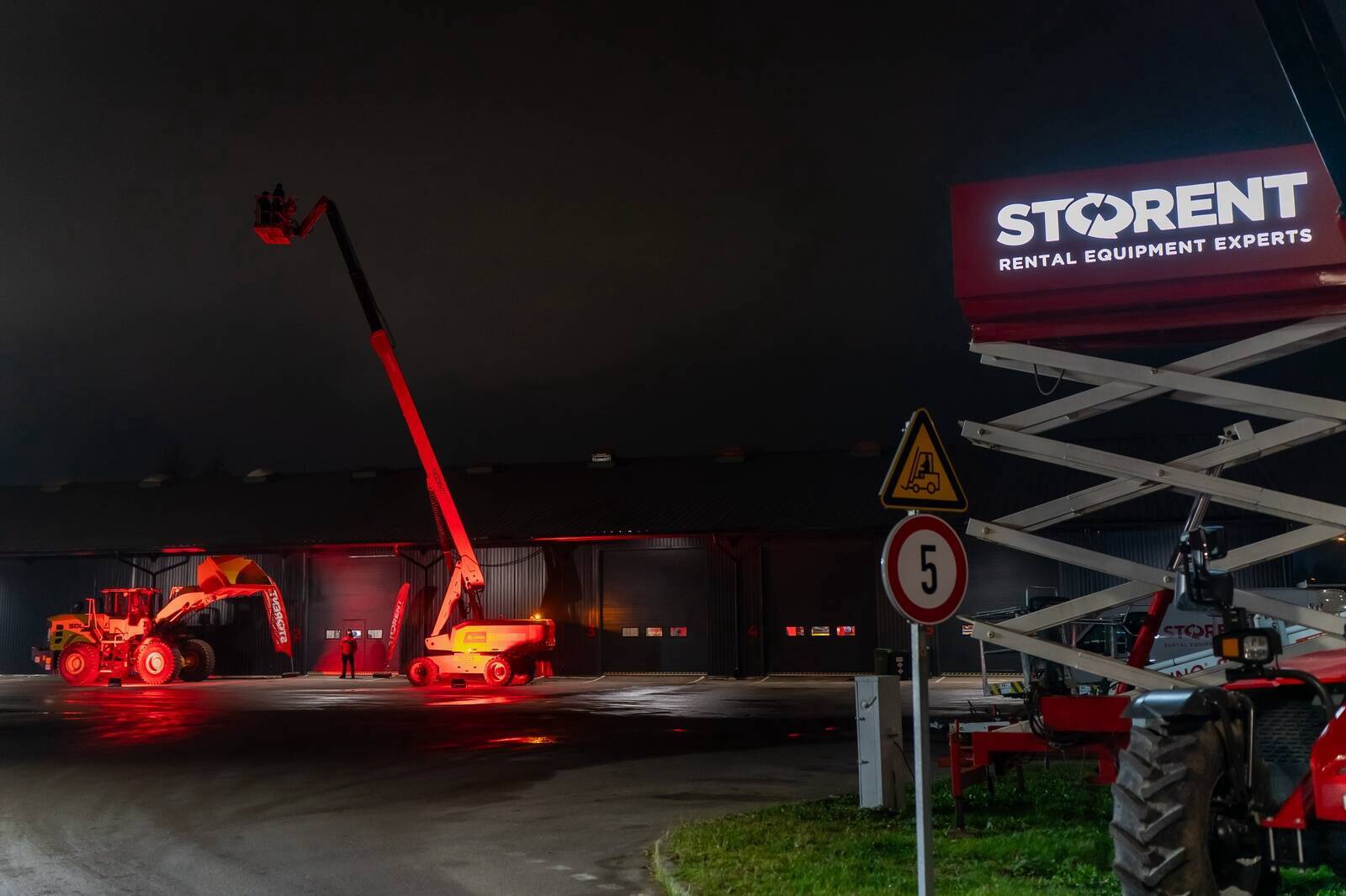 Storent trīskāršo peļņu