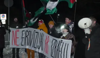 VIDEO, FOTO: aktīvisti “Supernovas” laikā aicina boikotēt “Eirovīziju” Izraēlas dalības dēļ - Jauns.lv