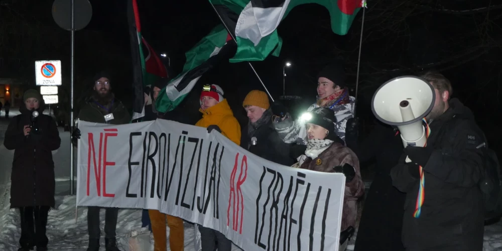 VIDEO, FOTO: aktīvisti “Supernovas” laikā aicina boikotēt “Eirovīziju” Izraēlas dalības dēļ - Jauns.lv