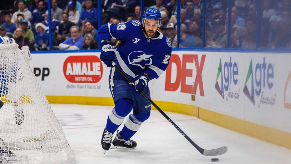 Girgensons pašās beigās iesaistās asumos, "Lightning" sausā uzvara – Hokejs – Sportacentrs.com