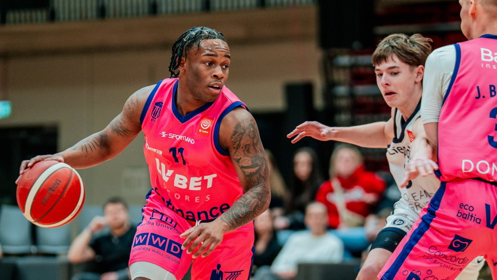 "Rīgas Zeļļi" netiek līdzi liepājnieku sākuma ofensīvai un piekāpjas pirmajā ceturtdaļfinālā – Basketbols – Sportacentrs.com